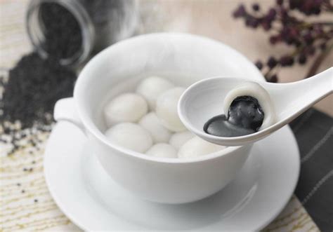  Ningbo Tangyuan: Une Explosion de Saveurs Sucrées et Apicées dans un Bouillon Délicat?