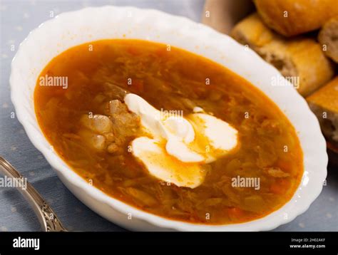  Shchi ! Un bouillon réconfortant aux légumes croquants et à la touche acidulée du chou fermenté !