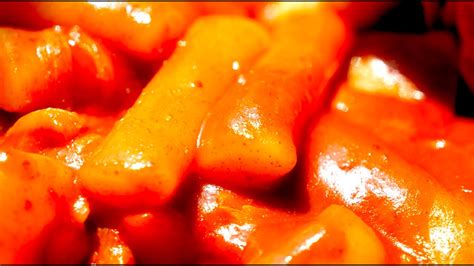  Ddeokbokki : Un feu d'arômes épicés enveloppant des bouchées moelleuses de bonheur !