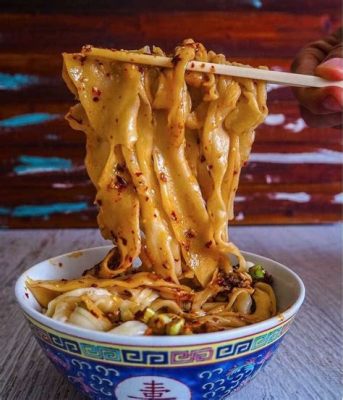  La Biang Biang Mian: Un spectacle culinaire de nouilles larges et moelleuses saucées à la perfection !