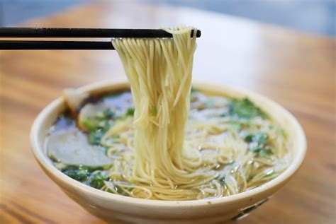  Lamian à la Zhongwei : Un plat de nouilles fraîches au cœur tendre et d'un bouillon parfumé qui réchauffe l'âme !