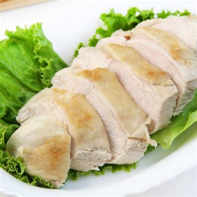  Le Poulet à la Vapeur de Yunfu: Un Délice Savoureux aux Saveurs Subtiles de l'Orient