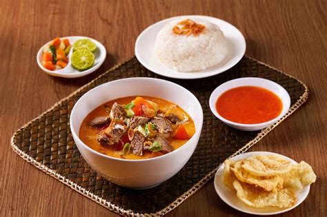   Soto Betawi ! Une symphonie épicée et rafraîchissante à découvrir absolument à Jakarta.